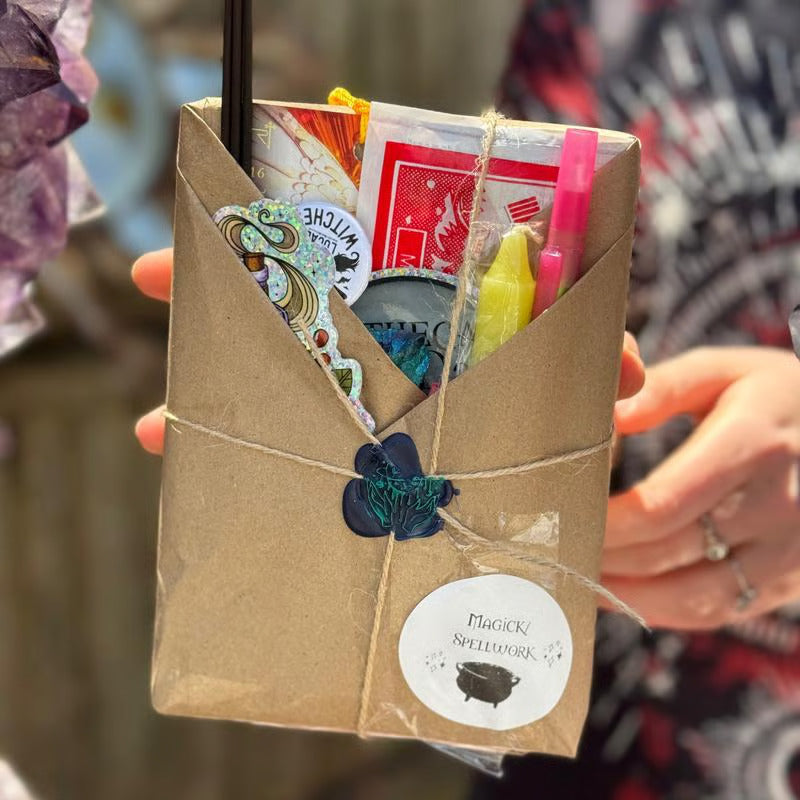 🧙‍♀️📔Blind date with a book - Witchy Edition Ny metafysisk bok💜 KÖP 2 FRI FRAKT