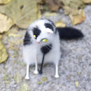 Handgjord ullfilt storögd panikslagen konstig person — Quirky Plush Pal