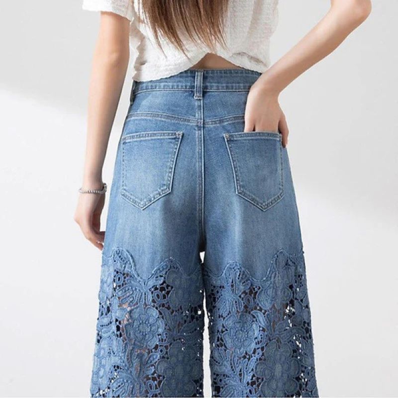 Blå denimbyxor med hög midja och vida ben för kvinnor, utskurna spetspaneler