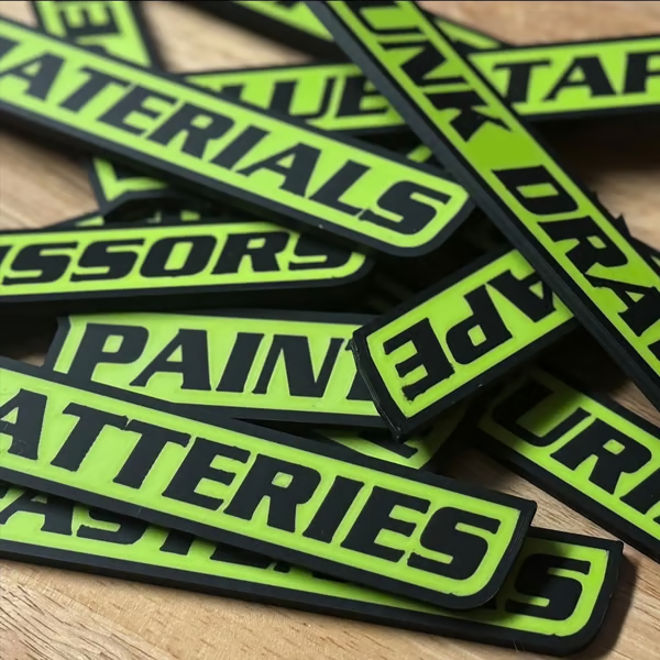 Set med 12 magnetiska etiketter för verktygslådor