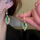 Örhängen med klassiska blad