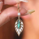 Örhängen med klassiska blad