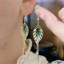 Örhängen med klassiska blad